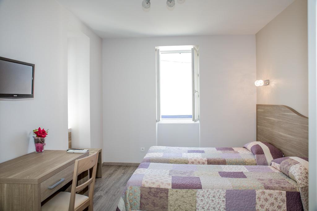 Annexe Hotel De La Gare Андай Экстерьер фото
